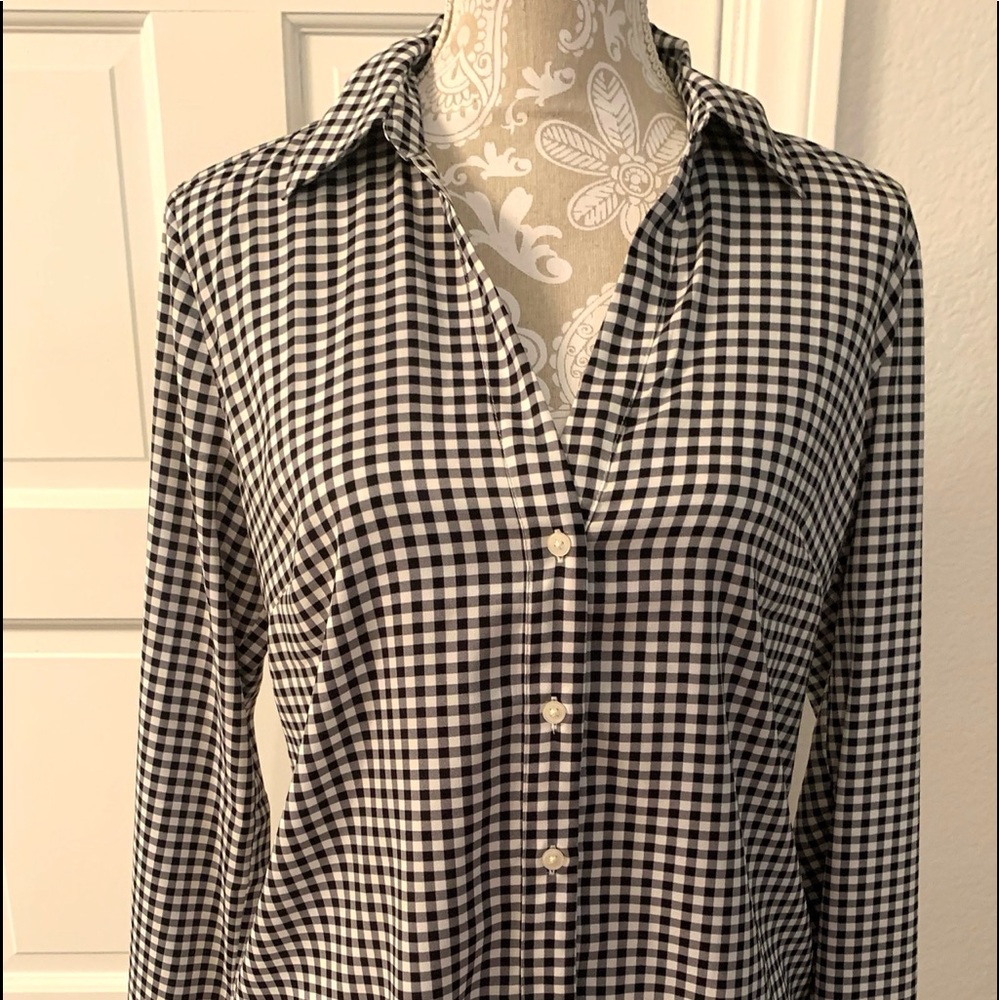 Ann Taylor long sleeve button essential shirt.